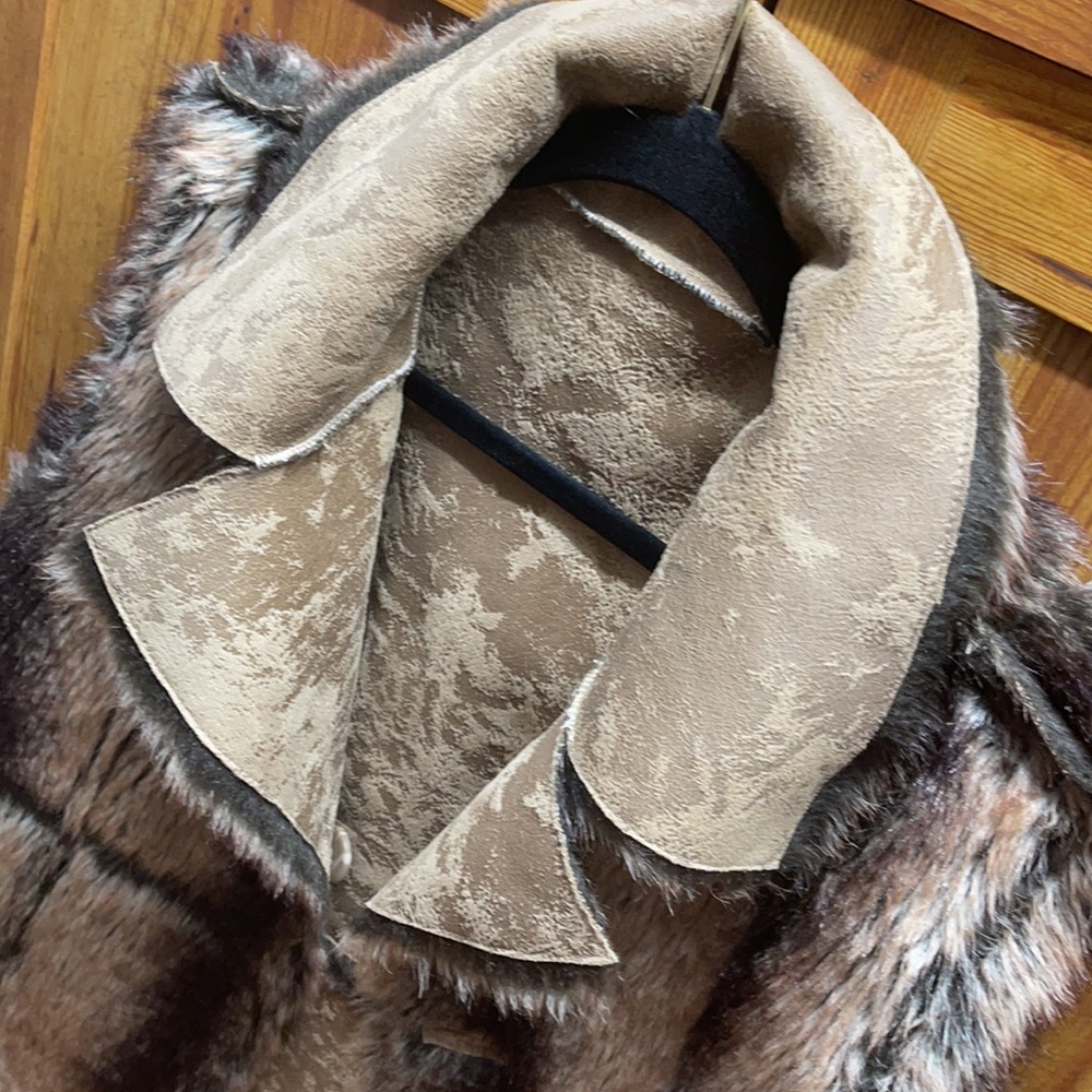 Handmade Fur Vest - Picture 4 of 7